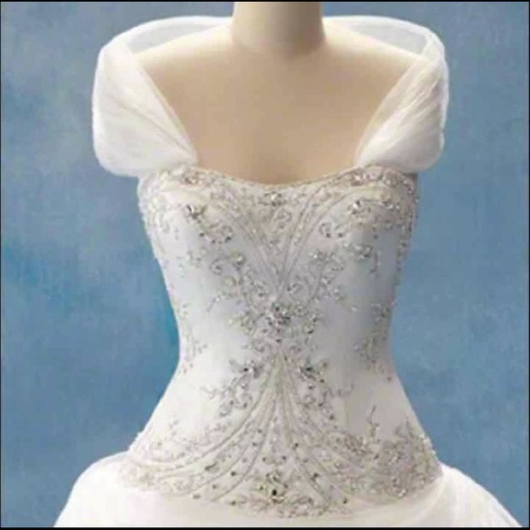 Alfred Angelo Belle Wedding Dress - Picture 2 of 2